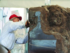 La creazione di una statua di cioccolato 