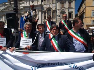 La protesta dei sindaci a Roma il 23 giugno scorso
