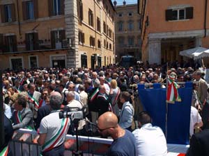 La protesta dei sindaci a Roma il 23 giugno scorso