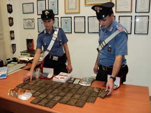 Droga e proiettili sequestrati dai carabinieri