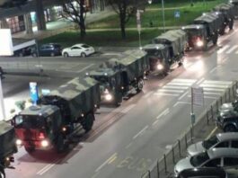 La triste sfilata di bare sui camion dell'esercito un anno fa a Bergamo