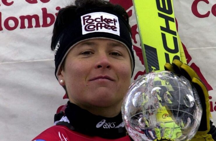 Isolde Kostner con la Coppa del Mondo 2001 di discesa libera