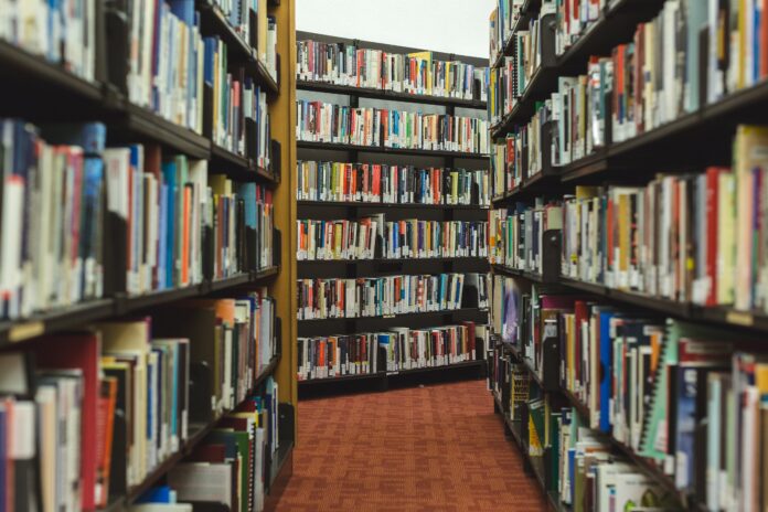 Libreria (Photo by Matthew Henry from Burst)