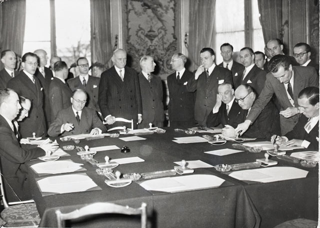 La firma del Trattato di Parigi il 18 aprile 1951