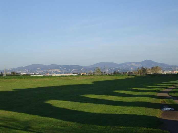 I Colli Albani visti dal Parco degli Acquedotti di Roma